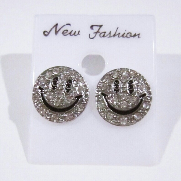Cute  silver smiley face studs earrings