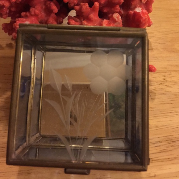 Vintage Via Vermont box