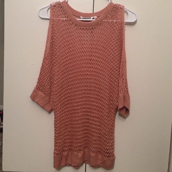 Open shoulders top