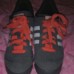 Gray, red and white Adidas (Samoas)