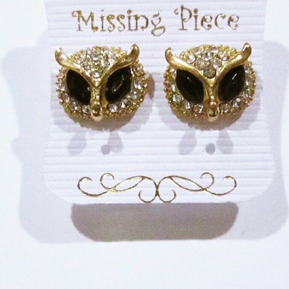 Golden elegant owls studs earrings