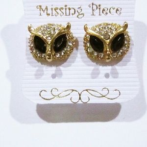 Golden elegant owls studs earrings