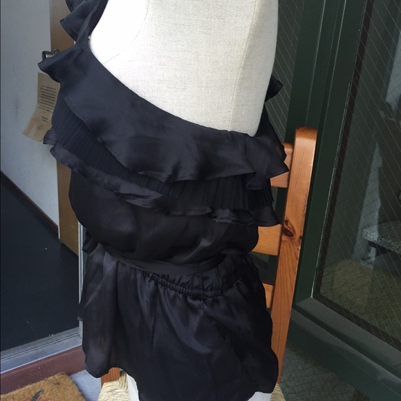 👄NWOT Sexy black one shoulder blouse 👄 - Picture 2 of 4