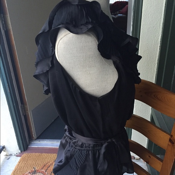 👄NWOT Sexy black one shoulder blouse 👄 - Picture 4 of 4