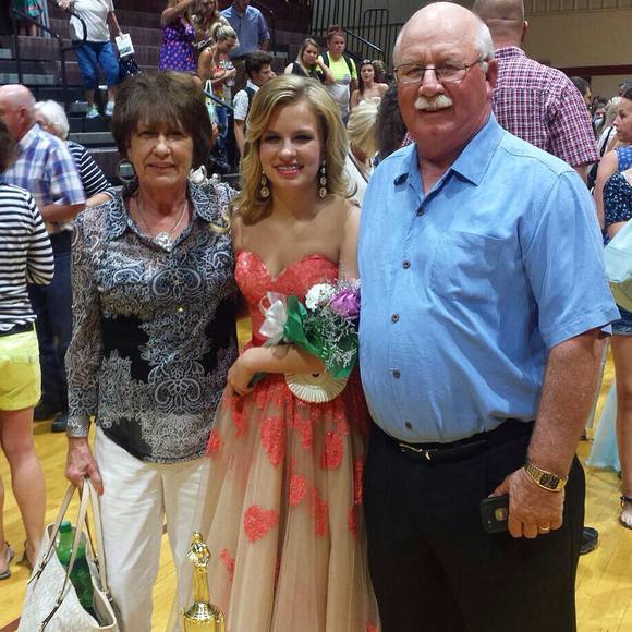 Meet your Posher, Lauren - Picture 1 of 1