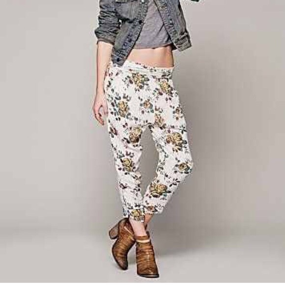 SOLD🎉Free People Floral Harem Pants - Picture 2 of 4