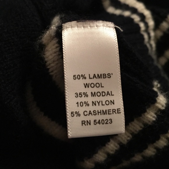 Banana Republic Sweater - Picture 4 of 4