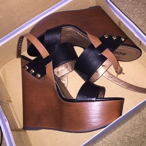 Wedge heels