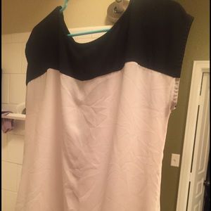Black and white Banana Republic shirt size M