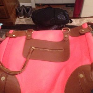 Coral Steve Madden!👜