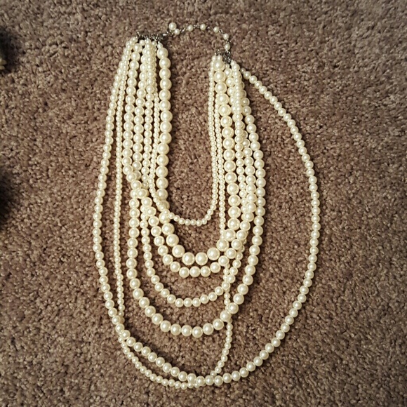 Pearl necklace-costume jewelry