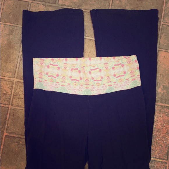 Yoga pants VS