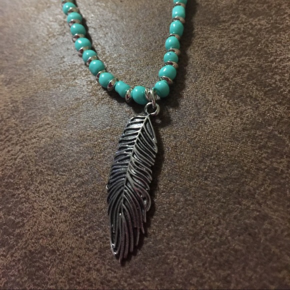 Bead landing Jewelry - Silver/turquoise/brown feather necklace