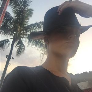 Meet your Posher, April