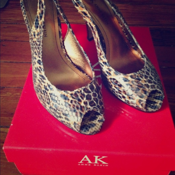 NWOT! Anne Klein peep toes!