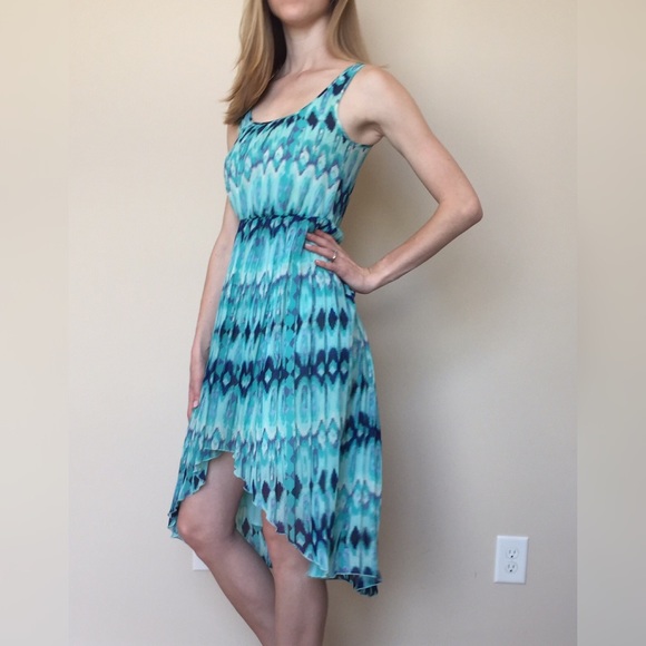 H&M Dresses & Skirts - H&M Blue Patterned high to low dress flowy