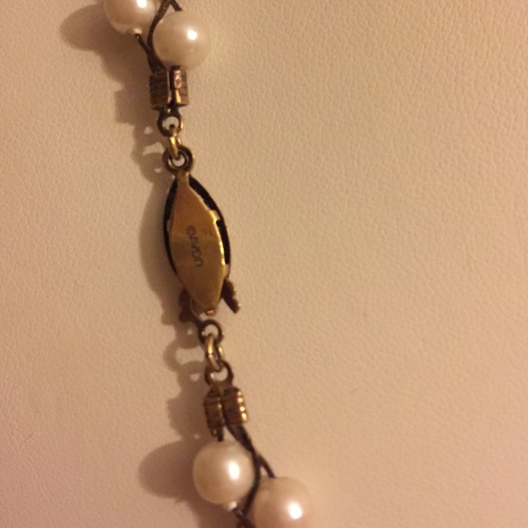 Vintage 1975 Avon pearl necklace - Picture 2 of 4