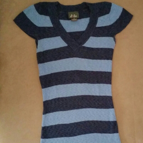 Top - Picture 2 of 3