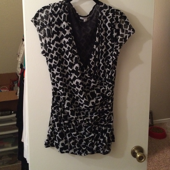 NY&C V neck blouse