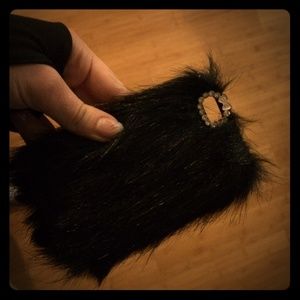 CLEARANCE👉FINAL PRICE Fuzzy iPhone case