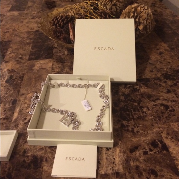 100% ESCADA Link Chain💞💞- Long length - Picture 3 of 8