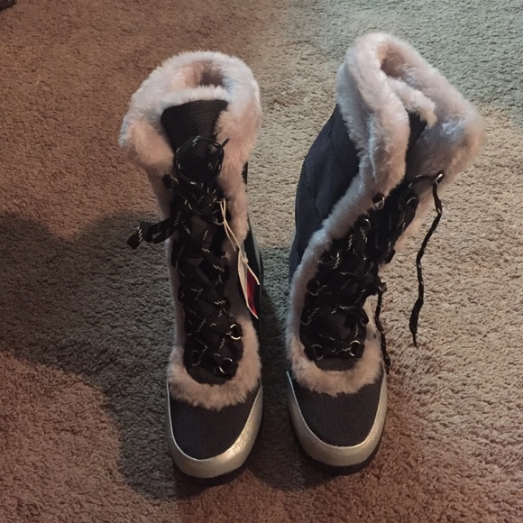 Snow boots