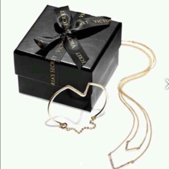 Victoria's Secret necklace bracelet set