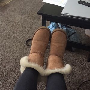 ✨AUTHENTIC Bailey button uggs 💋