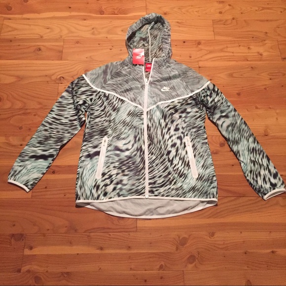 NWT💚Nike Women's Tech Hyperfuse Windrunner - Picture 3 of 4