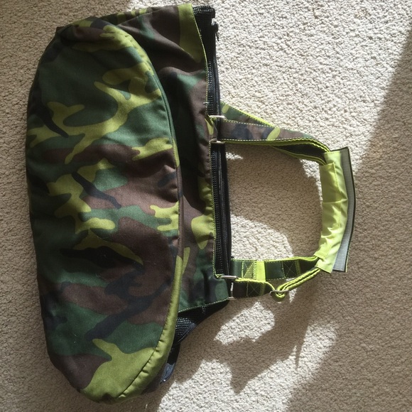 Green Cama dog bag.
