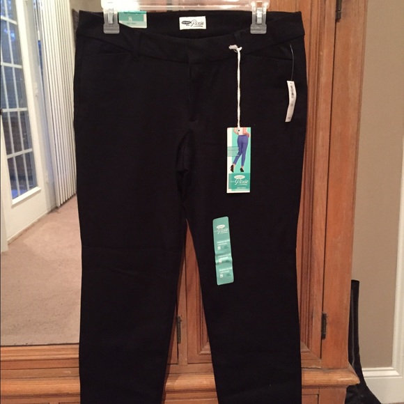 NWT Old Navy Pixie pants.Size 8 regular. Too big😕