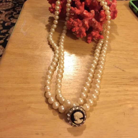 Vintage pearl cameo necklace - Picture 3 of 4
