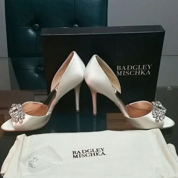 badgley mischka giana