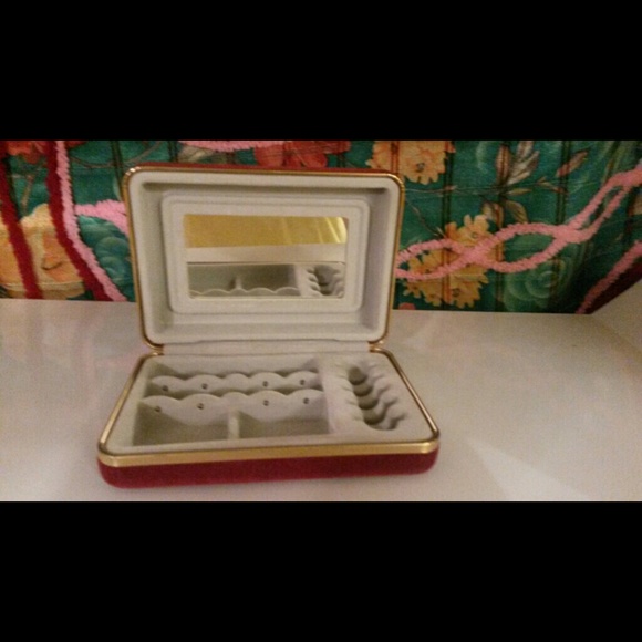 Vintage jewelry case