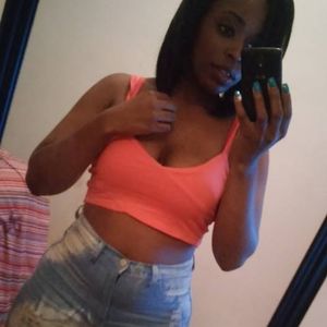 Meet your Posher, Alicia