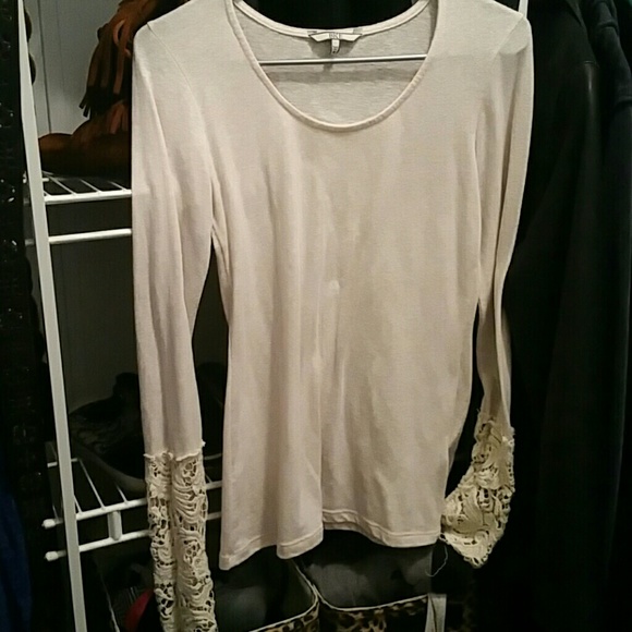 Buckle brand top - Picture 1 of 3