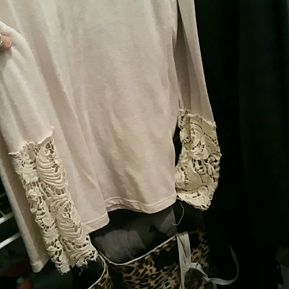 Buckle brand top - Picture 2 of 3