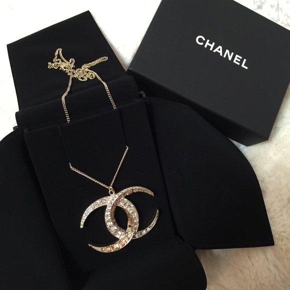 Chanel Dubai pendant necklace moon and star - Picture 3 of 3