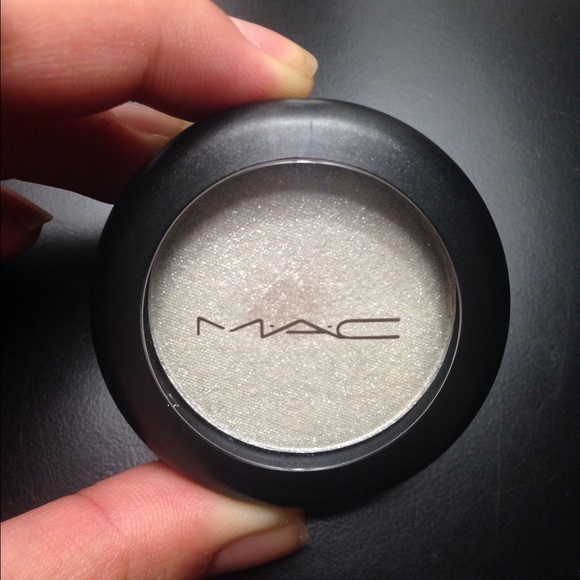 MAC Pressed Pigment in "Angelic"
