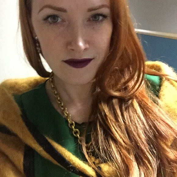 Meet your Posher, Elizabeth - Picture 2 of 3