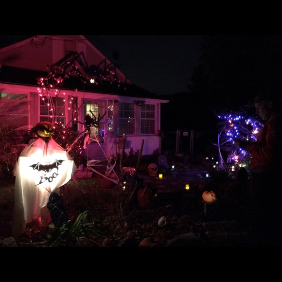 My Previous PA Homeā¦Halloween 2015 Front Yard - Picture 3 of 4