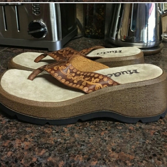 NWOT Leather-etched wedges Mudd*Size 8