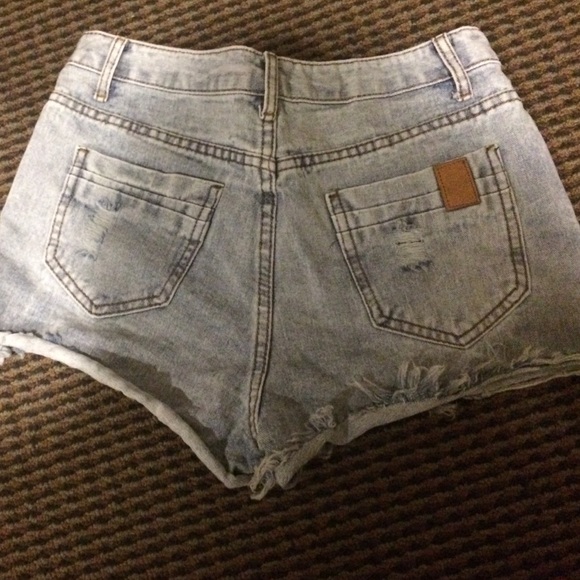 Distressed Highwaisted Shorts