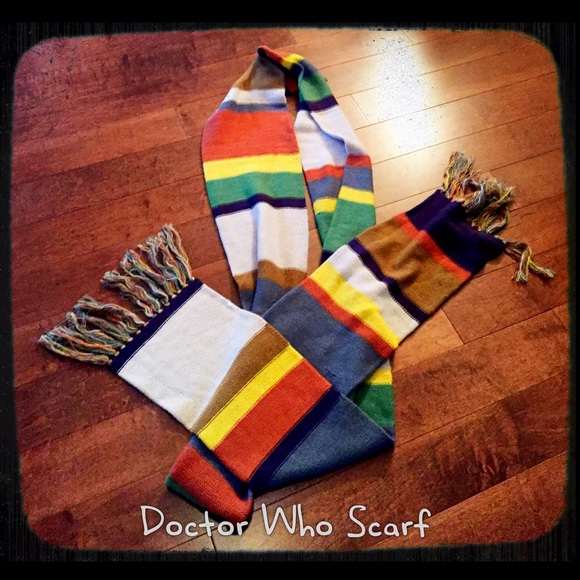 Hand knit Doctor Who scarf, 10 ft long!