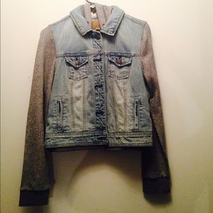 American Eagle outfitters light wash denim jacket