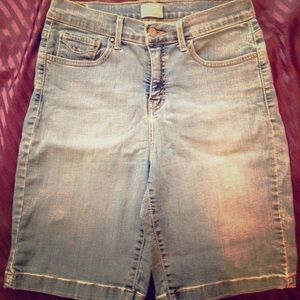 Women's knee length shorts size 10