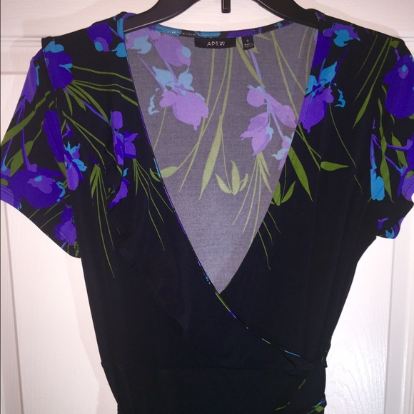 Black polyester Apt. 9 dress w/ floral print.