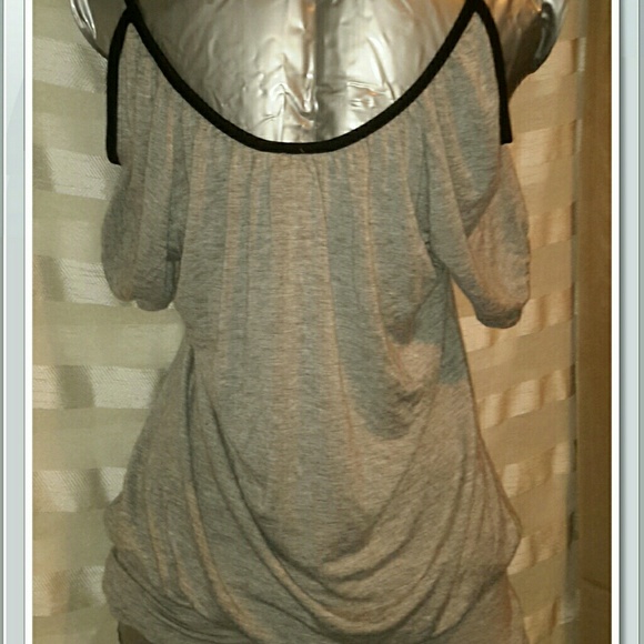 Nwot Cold Shoulder/ Belted Top - Picture 3 of 3