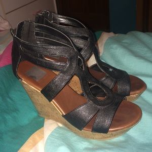 Black wedges