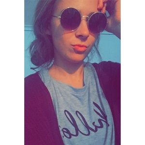 Meet your Posher, Danielle